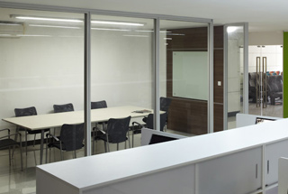 高隔斷型材優(yōu)質(zhì)供應(yīng)商，量身打造滿(mǎn)意服務(wù)品質(zhì)